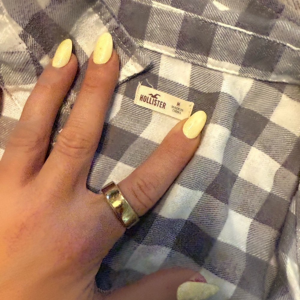 Hollister Women’s Grey and White Plaid Flannel - Picture 3 of 3